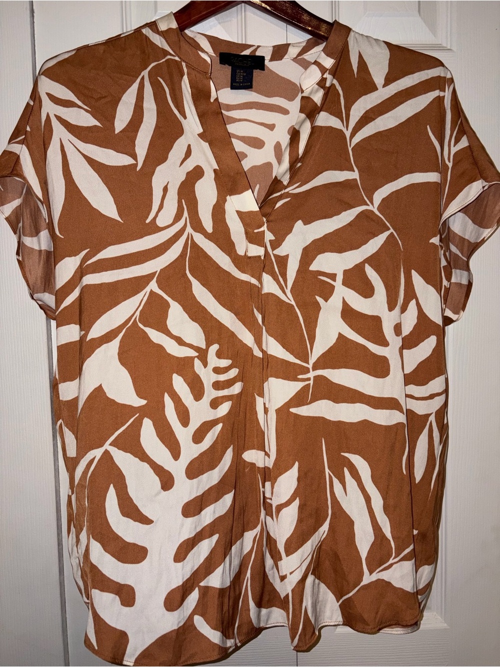 Rachel Roy Brown and White Leaf Print V-Neck Blouse Medium